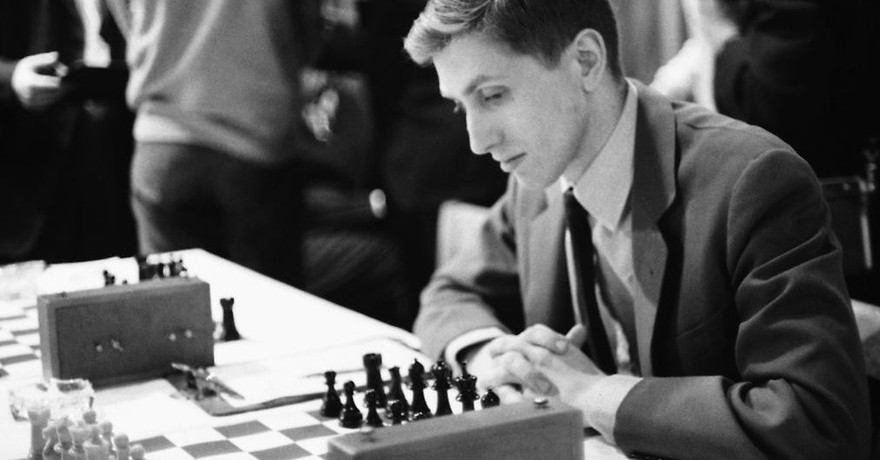 Bobby Fischer jouant aux échecs
